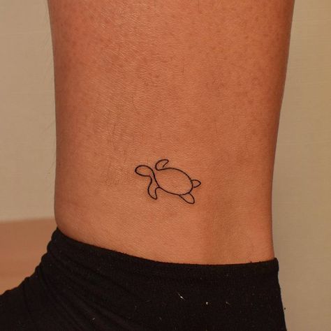 Ankle Tattoo Turtle, One Line Turtle, Turtle Tattoo Minimalist, Turtle Outline Tattoo, Fine Line Turtle Tattoo, Line Animals, Tattoos Minimal, Tattoo Turtle, Turtle Outline