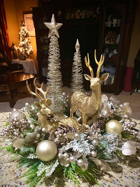 Reindeer Themed Christmas Decor, Reindeer Centerpieces Table Decorations, Reindeer Table Centerpieces, Reindeer Table Decorations, Reindeer Centerpieces, Deer Christmas Decor, Elegant Christmas Centerpieces, Christmas Deer Decorations, White Christmas Tree Ideas