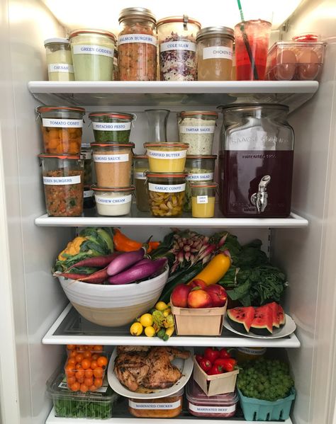 Whole30 Meal Prep Staples Food In Fridge, Fridge Recipes, Healthy Fridge, Kitchen Vibes, Whole30 Meal Prep, Hawaii House, Lots Of Food, Pistachio Pesto, Apartment Vibes