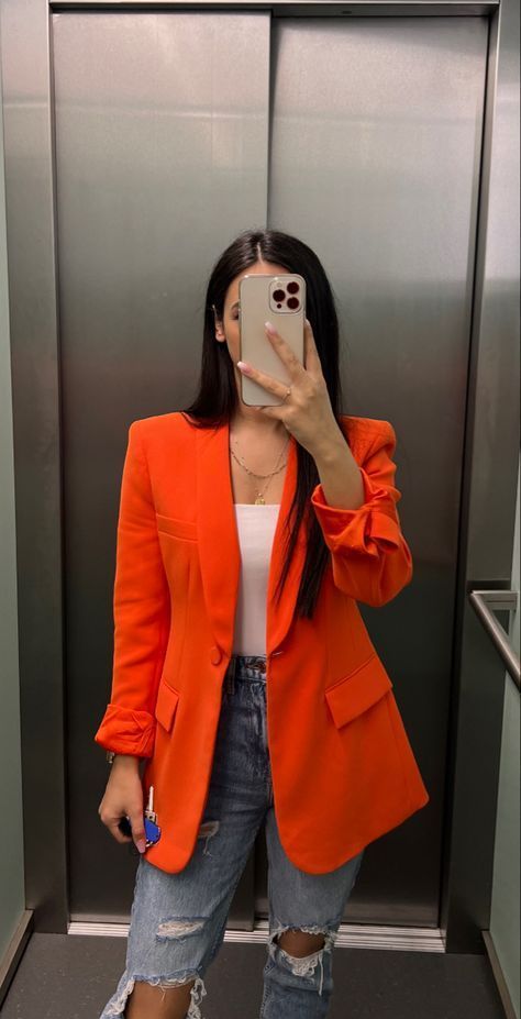 Neon Orange Blazer Outfit, Baddie Blazer Outfit, Outfits Con Blazer Naranja, Blazer Naranja Outfit Mujer, Outfit Casual Con Blazer, Orange Suit Women, Orange Vest Outfit, Orange Jacket Outfit, Orange Ootd