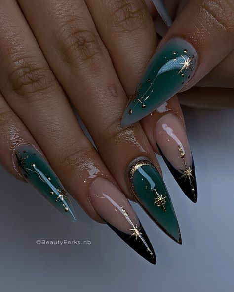 Acrylic Stilettos w/Airbrush Greens & Gold Accents✨ Sounds like a recipe 😂🤌🏼 lol Book Your Appointment in my Bio 💕 #tucsonnails #tucsonnailtech #aznailtech #aznails #nails #nails2inspire #nailideas #nailinspo #nailart #naildesign #nailjunkie #airbrushnails #greennails #stilettonails Wicked Green Nails, Green Stilleto Nail, Dark Emerald Nails, Green Airbrush Nails, Stiletto Nails Green, St Patrick’s Nails, Pretty Stiletto Nails, Airbrush Nails Designs, Nails Inspo Green