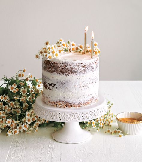 Chamomile Cake, Mascarpone Buttercream, White Birthday Cakes, Cake Liner, Daisy Cakes, Spring Cake, White Cake, Lemon Cake, Cake Decorating Tips