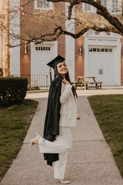 Mba Graduation Photoshoot, Grad Outfits College Classy, Congratulations Outfit, Indian Graduation Outfits, December Graduation Outfit, Convocation Dress Graduation Indian, Mba Graduation Outfit, Suit Graduation Pictures Women, Indian Graduation