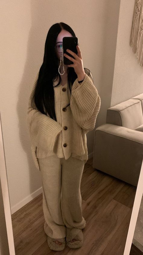 Casual Outfits Home, Pijamas Women, Zara Drip, Cozy Outfits, Mode Zara, Modesty Outfits, Cute Modest Outfits, Cold Outfits, Outfit Inspo Casual