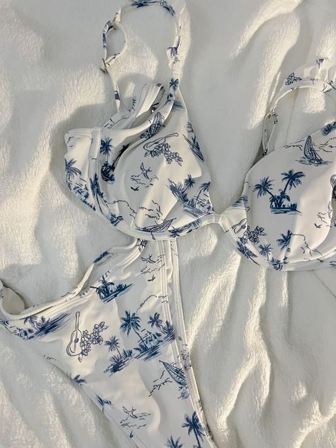 Trendy Bathing Suits Bikinis, Outfit Outer, Coastal Grandmother Aesthetic, Coastal Granddaughter Aesthetic, Grandmother Aesthetic, Granddaughter Aesthetic, Pretty Swimsuits, Aesthetic Coastal, Swimsuit Inspo