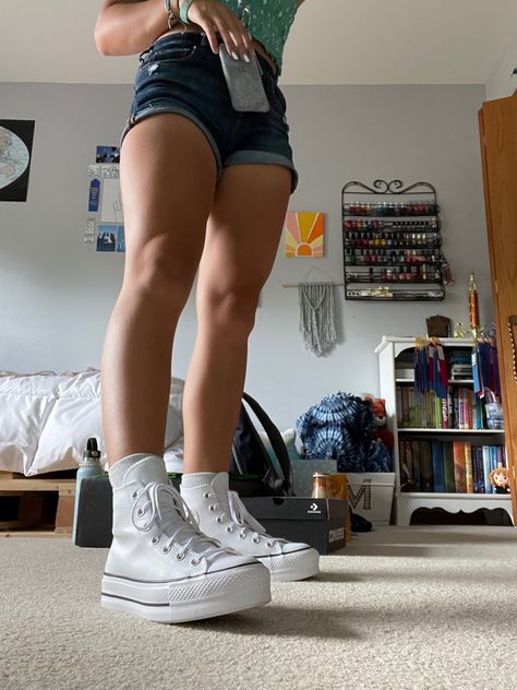 Converse Reference, High Cut Shoes Outfit, Chucks Outfit, High Cut Shoes, Knee High Converse, Snicker Shoes, High Top Converse Outfits, Converse Platform, Platform Converse