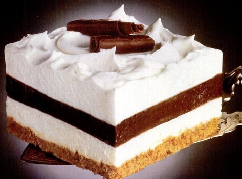 Striped Delight vintage dessert recipe (1985) #chocolate #chocolaterecipes #vintagerecipes #puddingrecipes #jellorecipes #desserts #vintagedesserts #yum Striped Delight Dessert Recipe, Striped Delight Dessert, Striped Delight, Delight Dessert, No Bake Banana Pudding, Retro Desserts, Vintage Dessert, Chocolate Delight, Best Brownies