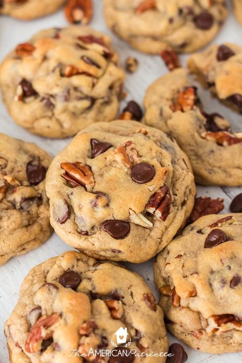 Chewy Chocolate Chip Pecan Cookies Chocolate Chip Pecan Caramel Cookies, Choc Chip Pecan Cookies, Bisquick Cookies Easy, Chocolate Chip Pecan Cookies Recipe, Pecan Toffee Cookies, Becel Cookies Recipe, Chocolate Chip Sheet Pan Cookies, Caramel Pecan Chocolate Chip Cookies, Cookies With Nuts Recipes