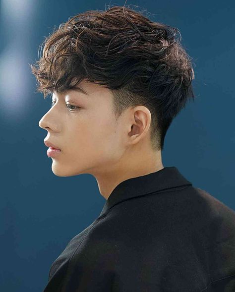 Messy Fringe, Taper Fade Short Hair, Mens Haircuts Short Hair, Crop Haircut, Textured Haircut, Taper Fade Haircut, Mens Hairstyles Thick Hair, Asian Man, Medium Curly Hair Styles