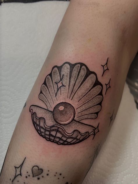 Neo Traditional Shell Tattoo, Pearl In A Shell Tattoo, Starfish Elbow Tattoo, Abalone Shell Tattoo, Sea Glass Tattoo, Traditional Seashell Tattoo, Joshua Tattoo, Clam Tattoo, Sea Shell Tattoo