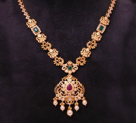 Gold Stone Jewellery, Necklace Designs Gold Indian Fancy, 35 Grams Gold Necklace Indian, Gold Necklace Set With Grams, 32 Grams Gold Necklace, Gold Jewellery Design Necklaces Simple, Fancy Necklace Gold, 32 Grams Gold Haram Designs, Gold Stone Necklace Designs