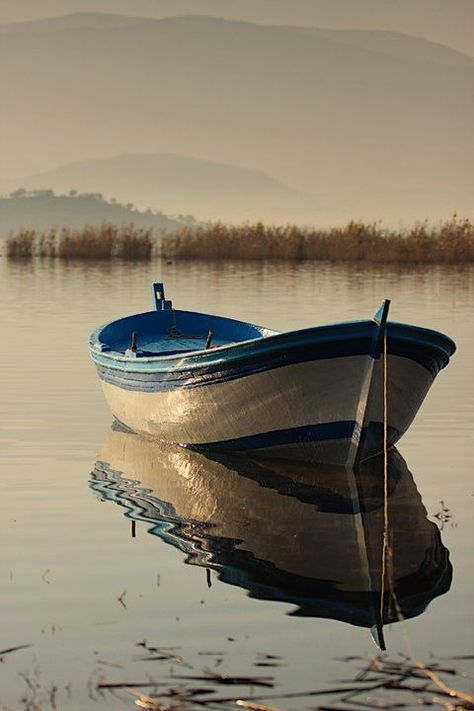 Paz... Navi A Vela, Row Boats, Old Boats, Boat Art, Boat Painting, Airbrush Art, Row Boat, Small Boats, Seascape Paintings