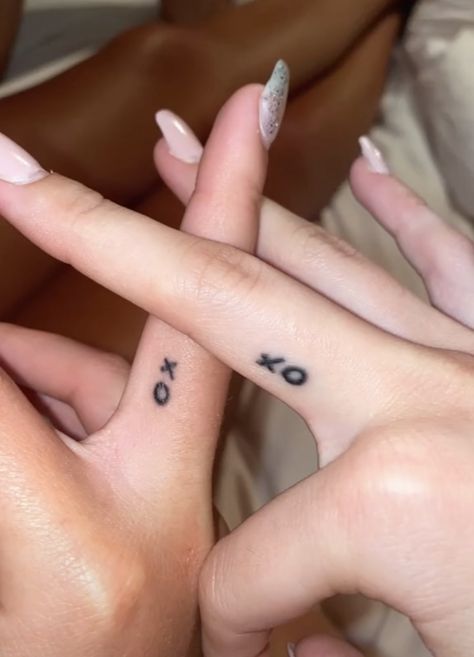 Matching Xo Tattoos, Xo Tattoo Ideas, Xo Tattoo The Weeknd, Hot Tattoos Ideas Female, Tattoos Ideas Female, Matching Finger Tattoos, The Weeknd Tattoo, Best Friend Tattoo Ideas, Friend Tattoo Ideas