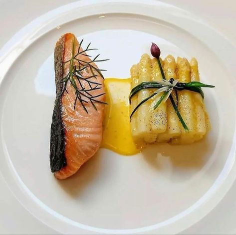 Gastronomic Food, Butter Homemade, Fine Dining Desserts, Elegant Food, White Asparagus, Dining Menu, Vanilla Beans, Fine Dining Recipes, Easy Food Art