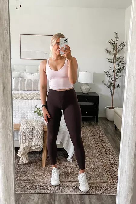 Outfits With Lulu Align Tank, Gym Fit Color Combo, Colored Lululemon Leggings Outfit, Lululemon Align Bra Outfit, How To Style Lululemon Align Tank, Lulemon Outfit, Casual Lululemon Workout Leggings, Lululemon Gym Outfit, Lululemon Aesthetic Outfits