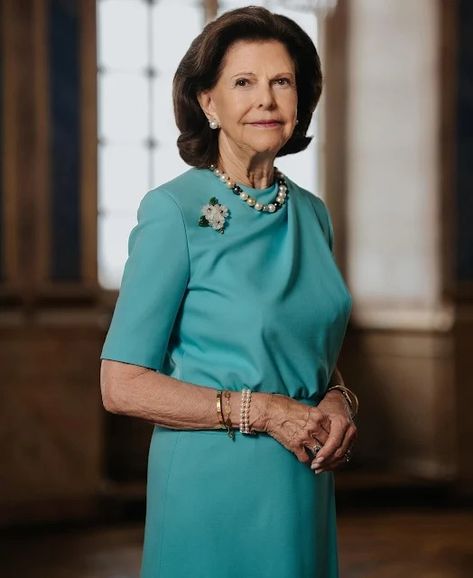 Queen Silvia of Sweden celebrates her 80th birthday today Queen Silvia Of Sweden, Birthday Portraits, Queen Of Sweden, Royal Families Of Europe, Sweden Fashion, Happy 80th Birthday, 23 December, Swedish Royalty, Prince Carl Philip