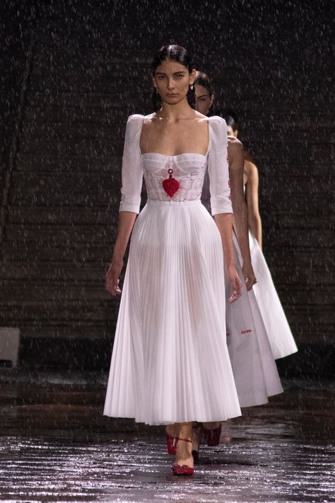 Dior Vintage Dress, Dior Cruise 2024, Dior Wedding Dresses, Corset Fashion Outfits, Dior Cruise, Dior Dresses, Leonora Carrington, Runway Gowns, Dior Dress