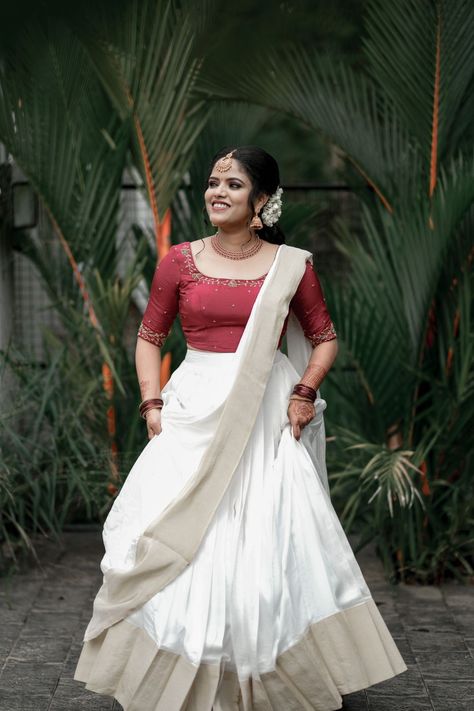 Kerala Dress Designs, Simple Dhavani Set Kerala, Saree With Shoes, Kerala Engagement Dress Hindus, Kerala Engagement Dress Hindus Couple, Onam Half Saree, Kerala Half Saree Designs, Kerala Style Skirt And Top, Half Saree Designs Simple