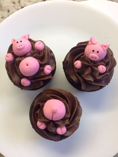 Farm Animal Birthday Cupcakes, Cupcakes Farm Animals, Unique Cupcake Decorating Ideas, Pig Cupcakes Easy, Pig Cupcakes Ideas, Barn Animal Cupcakes, Farm Animal Cupcakes Easy, Farm Cupcakes Ideas, Easy Cupcake Designs