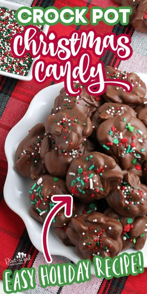 Crockpot Christmas Candy, Christmas Crockpot, Crock Pot Candy, Christmas Crock, Crockpot Candy Recipes, Crockpot Christmas, Christmas Candy Easy, Easy Christmas Candy Recipes, Crockpot Candy