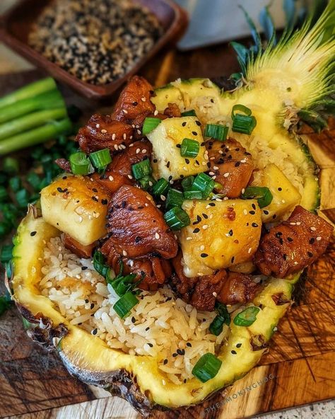 Food In A Pineapple, Pineapple Food Bowl, Tropical Dishes Food, Pineapple Bowl Recipe Teriyaki Chicken, Pineapple Food Ideas, Stuffed Pineapple Bowls, Tropical Food Ideas, Hawaii Food Recipes, Tropical Meals