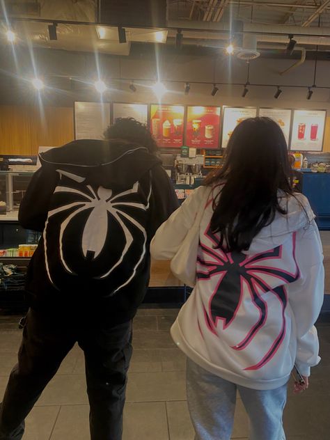 Couples Hoodies Aesthetic, Spiderman Hoodie, Spiderman Outfit, Matching Hoodies For Couples, Spiderman Gifts, Hoodies Aesthetic, Aesthetic Couple, Cute Couple Outfits, Matching Couple Outfits