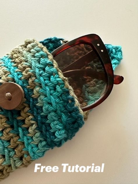 DIY Simple Crochet Sunglass Case  - Free Tutorial Crochet Sunglasses Case, Crochet Bathing Suit Cover, Crochet Bathing Suits, Pouch Diy, Simple Crochet, Off The Hook, Diy Simple, How To Craft, Crochet Creations