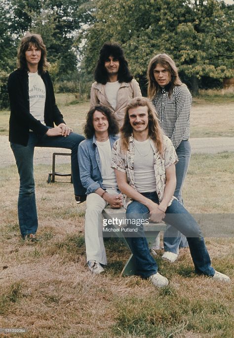 English progressive rock group Yes, United Kingdom, 1974. Standing, left to right: bassist Chris Squire, keyboard player Patrick Moraz and guitarist Steve Howe. Seated: singer Jon Anderson and drummer Alan White. British Bands, Metal Guys, Jon Anderson, Chris Squire, Plastic Ono Band, Steve Howe, Rick Wakeman, Hammond Organ, Billy Fury