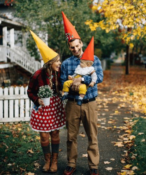 Best Family Halloween Costumes Family Of 4 Halloween Costumes With Newborn, Family Costumes For 3, Garden Gnomes Costume, Halloween Costumes Cute, Family Costume Ideas, Anime Festival, Halloween Costume Couple, Family Themed Halloween Costumes, Gnome Costume