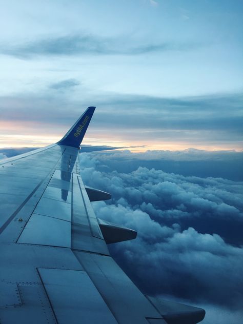 Travel by plane. Fly in the sky Photo Bleu, Blue Aesthetic Dark, Cute Blue Wallpaper, Baby Blue Aesthetic, Light Blue Aesthetic, Aesthetic Light, Blue Aesthetic Pastel, Blue Pictures, The Blue Sky