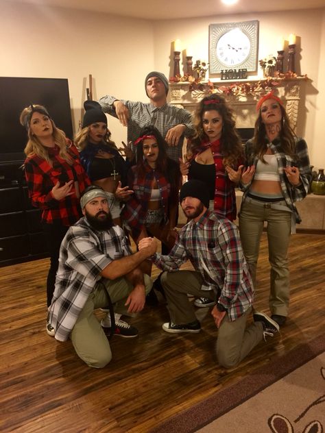 Cholos Halloween Costumes, Chicana Halloween Costumes, Cholo Costumes Women, Cholo And Chola Halloween Costume, Chola Party Outfit, Cholo Couple Costume, Gangsta Halloween Costumes, Cholo Halloween Costume, Cholos And Cholas