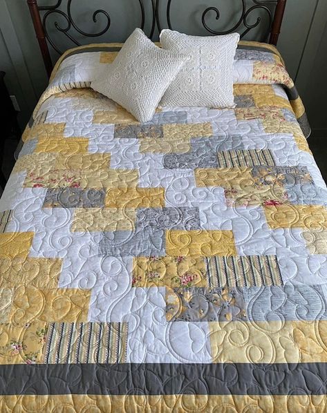 Gray Quilts, Layer Cake Quilt Patterns, Panel Quilt Patterns, Quilt Blocks Easy, Quilt Layers, Kids Quilts, Quilting Designs Patterns, Quick Quilt, Yellow Quilts