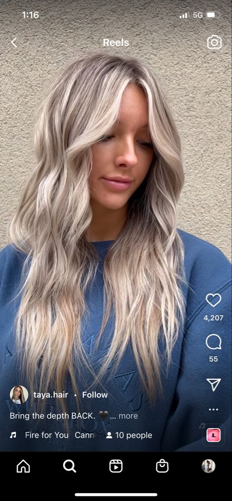 Hair With Natural Roots, Ashy Beachy Blonde Hair, Platinum Highlights With Money Piece, Icy Fall Blonde, Lived In Blonde For Fall, Lived In Blonde With Lowlights, Icy Blonde Dimensional Hair, Creamy Blonde Balayage With Money Piece, Bronde Haircolor Winter