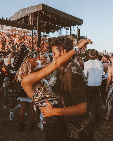 Tezza on Instagram: “Cole-Chella 🖤” Coachella Couple, Rave Couple Outfits, Couple Festival Outfits, Rave Pictures, Rave Couple, Music Festival Aesthetic, Couples Music, Festival Aesthetic, Fotos Ideas