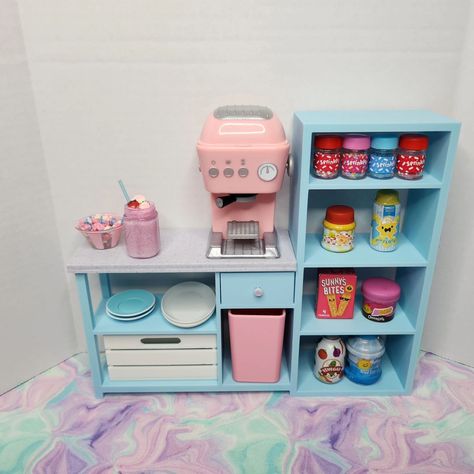 Mini Brands Display Ideas, Miniverse Display Ideas, Mini Brands Display Diy, Mini Brands Display, Diy Display Shelf, Mini Verse, Tiny Stuff, Mini Store, Mini Brands