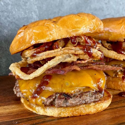 Cowboy Burger Recipe, Western Burgers Recipes, Burger With Onion Rings, Western Burgers School, Onion Ring Burger, Cowboy Burgers, Best Bison Burger Recipe, Fried Onion Burger Recipe, Western Burgers