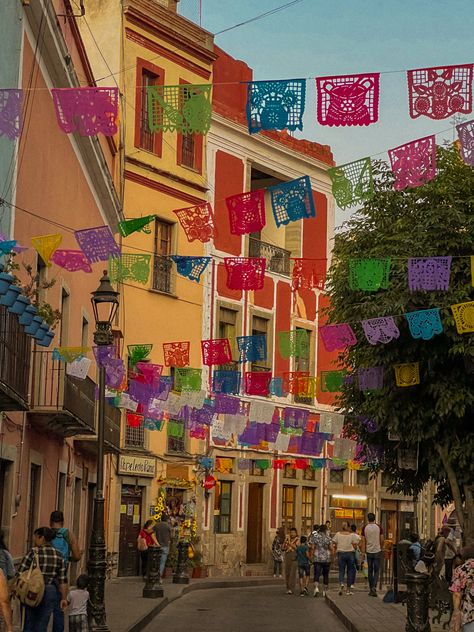 Street in guanajuato city, mexico City Of Mexico, Mexico Street Photography, Mexico City Streets, Mexico Street Aesthetic, Guadalajara Mexico Aesthetic, Puebla Mexico Aesthetic, Mexico Travel Aesthetic, Mexico Aesthetic Culture, Mexico Buildings