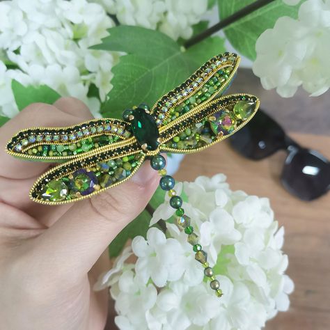 Dragonfly Ornament, Dragonfly Brooch, Jewelry Kits, Bead Stitching, Brooches Handmade, Art Video, Bead Embroidery, Lapel Pin, Beaded Embroidery