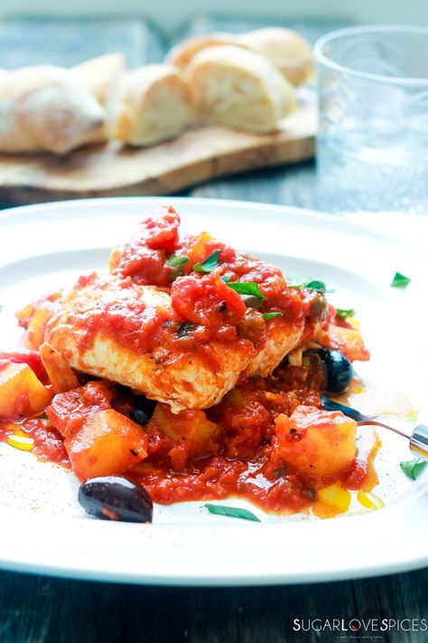 Halibut Recipes, Easy Italian Recipes, Fish Salmon, Cooking Fish, Go To Recipes, Italian Recipes Easy, Shellfish Recipes, Stewed Tomatoes, How To Cook Fish