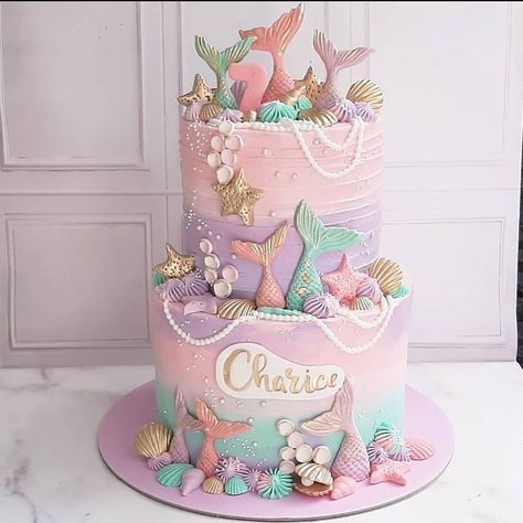 Aesthetically Pleasing Cakes 😍 on Instagram: “The perfect mermaid cake! By @sweetpeachcake 🤗💗🧜‍♀️ 🌊 🌊 🌊 🌊 #mermaidcake #cakeideas #mermaidtails #prettycolours #mermaidlovers #cakeart…” Sirenita Cake, Mermaid Pool Party, Mermaid Decorations, 4de Verjaardag, Ariel Birthday Party, Mermaid Birthday Party Decorations, Mermaid Theme Birthday Party, Mermaid Birthday Cakes, Ariel Birthday