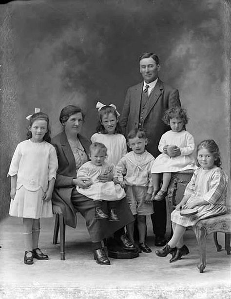 July 21, 1925 This is the Veale family of Ballynageeragh, Dunhill, Co. Waterford Vintage Family Pictures, Vintage Family Photos, Irish Surnames, Irish Genealogy, Old Time Photos, Victorian Pictures, Old Family Photos, 21 July, Time Pictures