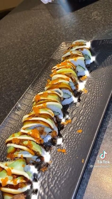 Food Recipes Sushi, Resep Sushi, Koreansk Mad, Cooking Sushi, Sushi Recipes Homemade, Sushi Roll Recipes, Dragon Roll, Homemade Sushi, Videos Cooking