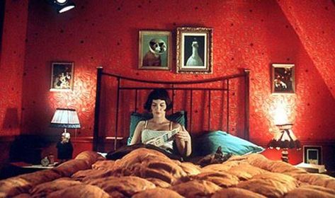 Iconic Bedrooms from Films - The Most Famous Movie Bedrooms Character Bedroom, Movie Bedroom, Cinema Decor, Movies Quotes, Bedroom Red, Romantic Colors, Dreamy Bedrooms, Red Wallpaper, Iconic Movies