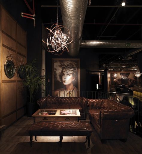 FIND OUT HOW VINTAGE INTERIOR DESIGN PLAYS IN THIS CAFÉ IN TEL-AVIV! Casa Rock, Zigarren Lounges, Chill Lounge, Whiskey Lounge, Bergamo Italy, Lounge Interiors, Nightclub Design, Industrial Style Kitchen, Design Restaurant