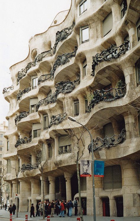 Barcelona Architecture Gaudi, Gaudi Casa Mila, Antonio Gaudi Architecture, Shape Moodboard, Gaudi Interior, Antoni Gaudi Architecture, Casa Mila Barcelona, Gaudi Art, Barcelona Gaudi