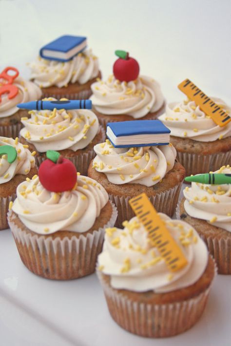 Back To School Cupcakes, Teacher Cupcakes, School Cupcakes, Teacher Cakes, Back To School Breakfast, Mini Torte, School Cake, Graduation Cupcakes, Back To School Party