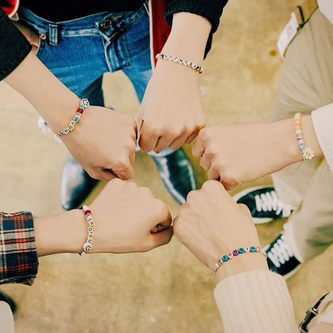 Kpop Bracelet, Bts Bracelet, Accessory Inspo, Choi Daniel, Choi Soobin, Cowboy Outfits, Beaded Accessories, Beaded Rings, Wrap Watch