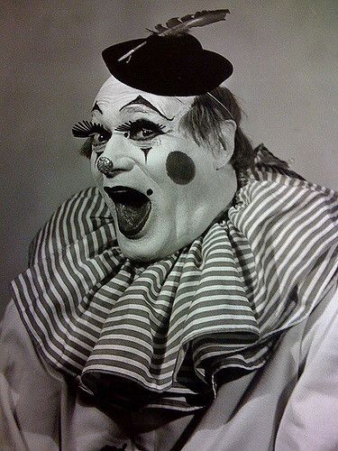 Old Circus, Pierrot Clown, Dark Circus, Send In The Clowns, Vintage Clown, Clown Faces, Pantomime, Circus Clown, Clowning Around