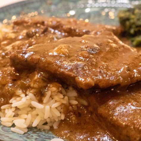 Tipsy Housewife Round Steak And Gravy, Round Steak Rice And Gravy, Cajun Steak And Gravy, Steak And Rice Crockpot Recipes, Cajun Smothered Potatoes, Bottom Round Steak Recipes Skillet, What To Cook With Round Steak, Canning Round Steak, Dinner Ideas With Round Steak