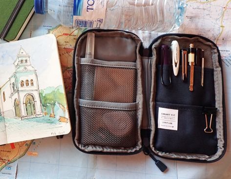 Pencil Cases Aesthetic, Pen Case Aesthetic, Lihit Lab Pen Case, Artist Pencil Case, Watercolor Travel, Travel Art Kit, Aesthetic Objects, Edc Bag, Linoleum Print